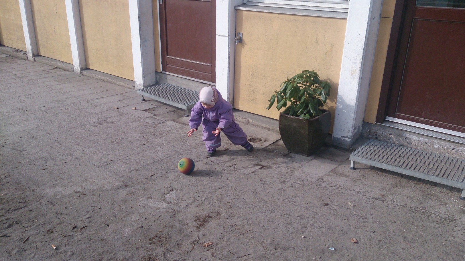 Alva chasing down the ball
